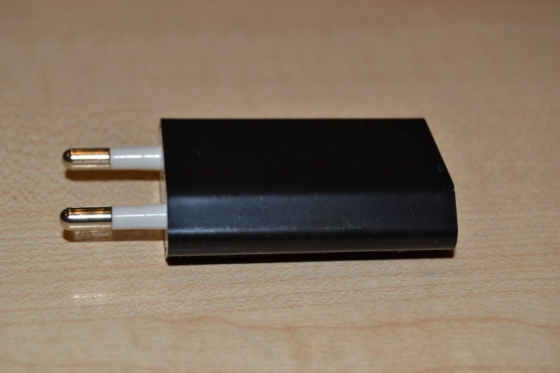 Gustaf Ładowarka sieciowa USB 1A czarna ST01-025_cz