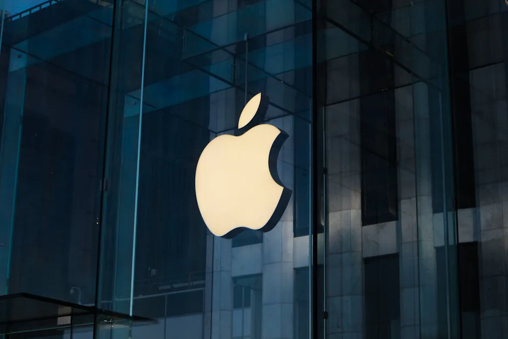Sklep Apple jako ilustracja przecieków o przyszłym iPhone 20